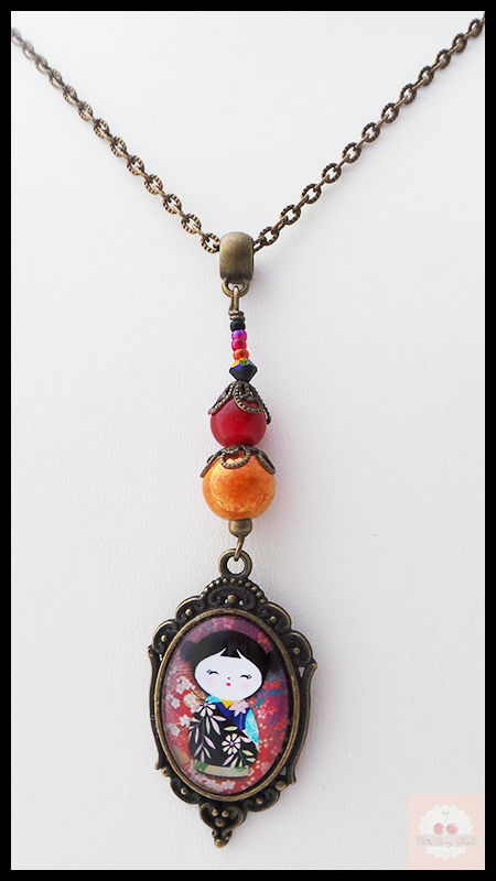Miniature : Collier Mi-Long Pendentif Kokeshi Rouge