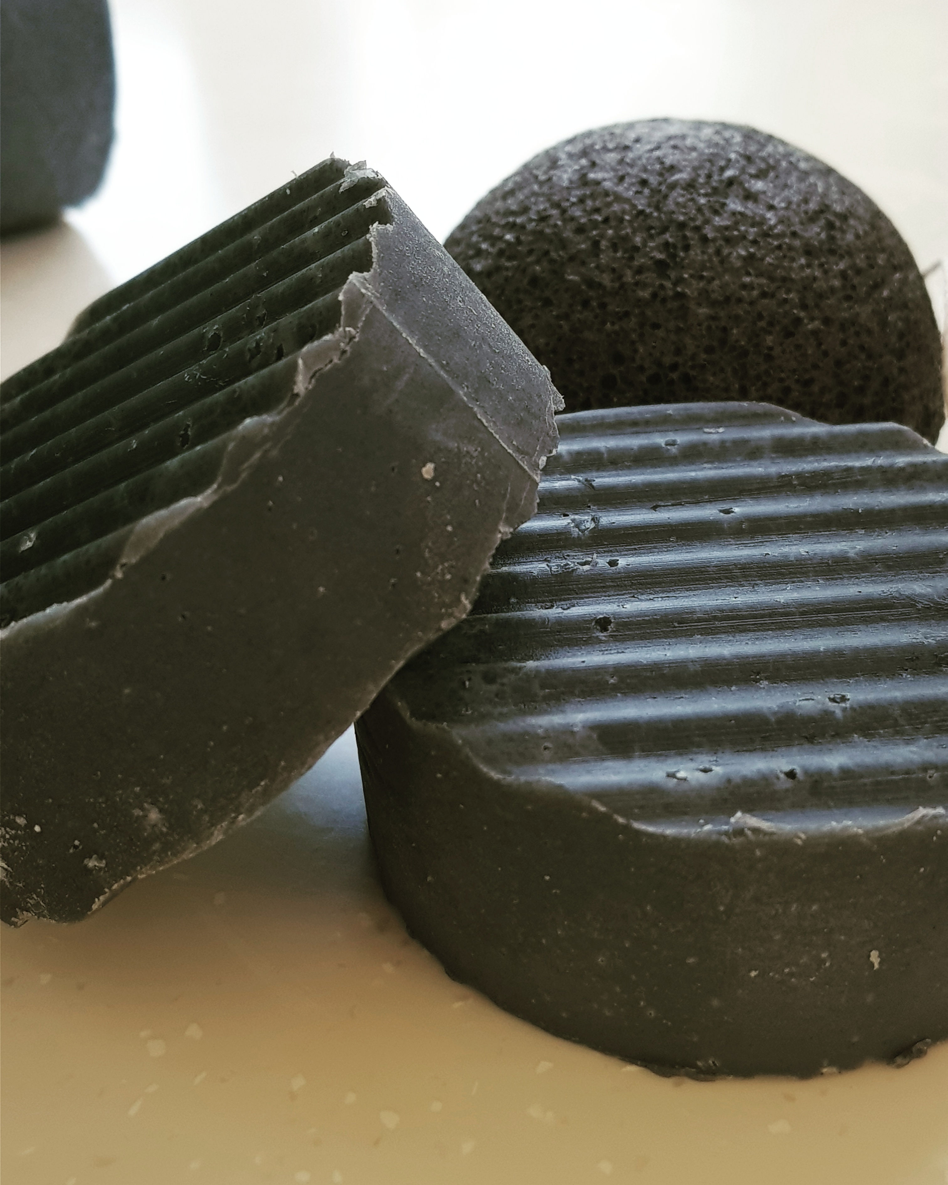 Jabón de carbón activado