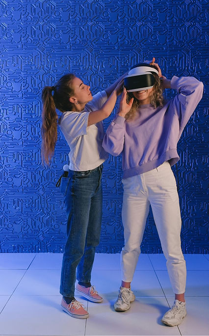Blue-girls-trying-vr-headsetsSML.jpg