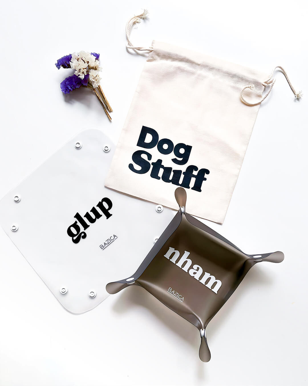 Kit Comedouro e Bebedouro + Saquinho Dog Stuff