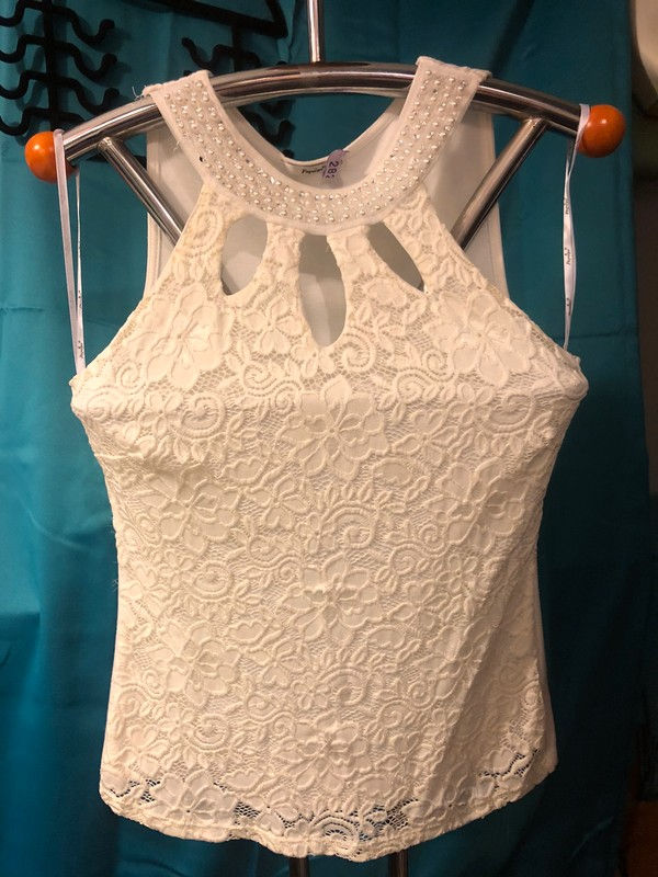 L(R) Size Women's Sleeveless Blouse Papaya Color White