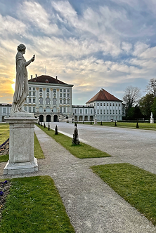 Statue & palais
