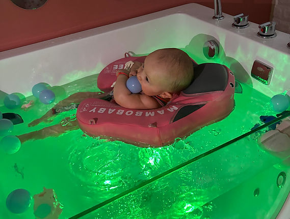 séance baby spa en bouée position dorsal