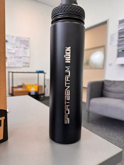 Becherkult Loop Trinkflasche mit Laserbeschriftung eines Logos