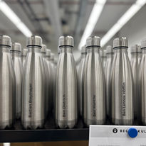 Edelstahlflasche mit Mitarbeiternamen