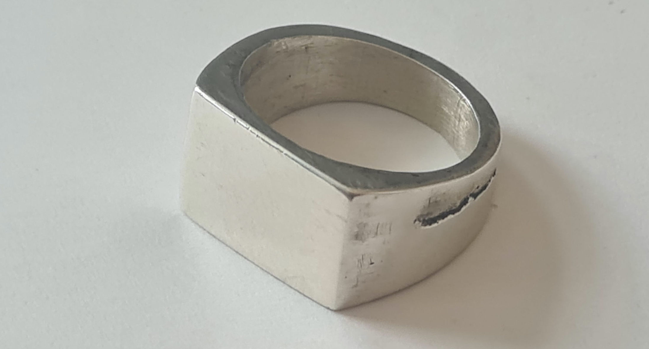 BOLSHY, RECTANGLE SIGNET RING