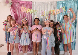 Arty Party group photo with dream catchers