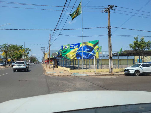 Justiça manda hipermercado de Tangará retirar outdoor pró-Bolsonaro 'disfarçado de Copa'