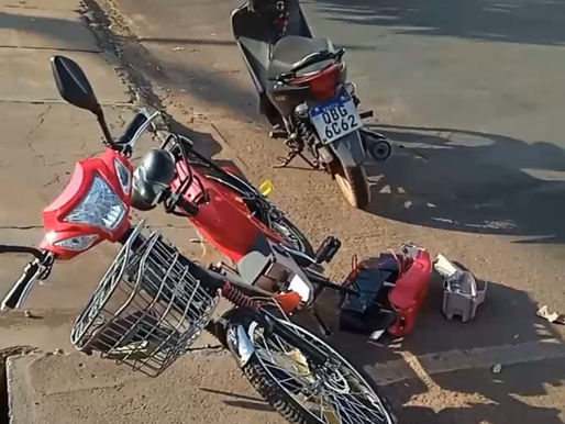Segunda batida em 2 dias: colisão entre moto e bicicleta elétrica deixa mulher com fratura no braço