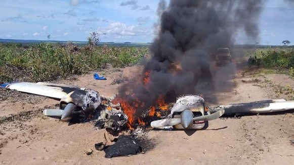 Avião de pequeno porte cai e pega fogo entre Campo Novo do Parecis e Brasnorte