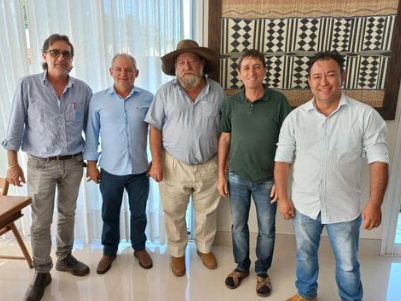 Prefeito Vander Masson recebe Nelson Barbudo em Tangará da Serra