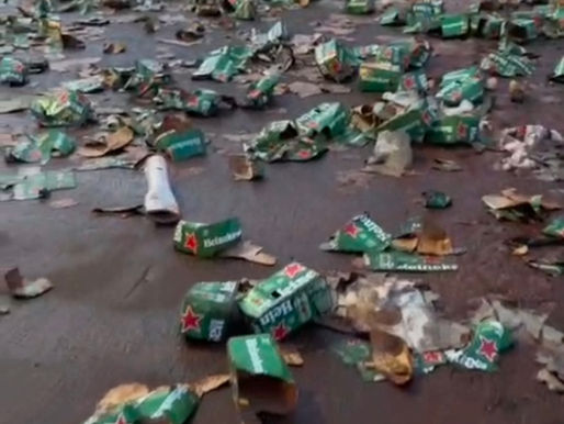 MUITA CERVEJA - Caminhão carregado de cerveja tomba em Tangará da Serra e carga é recolhida por moradores.