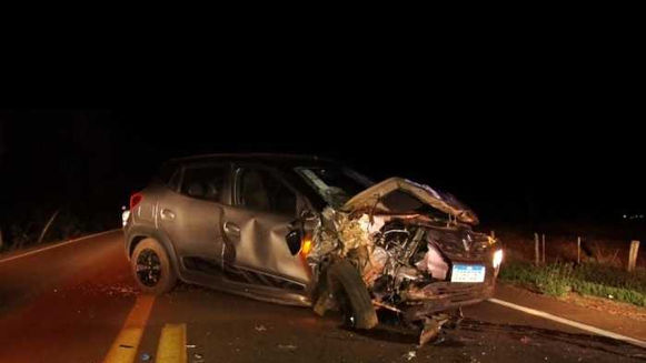FUGA APÓS ACIDENTE – Motorista bate de frente em carro com idosos e criança e foge sem prestar socorro na MT-358