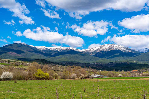 Изглед към Рила от пътя, водещ към село Добърско