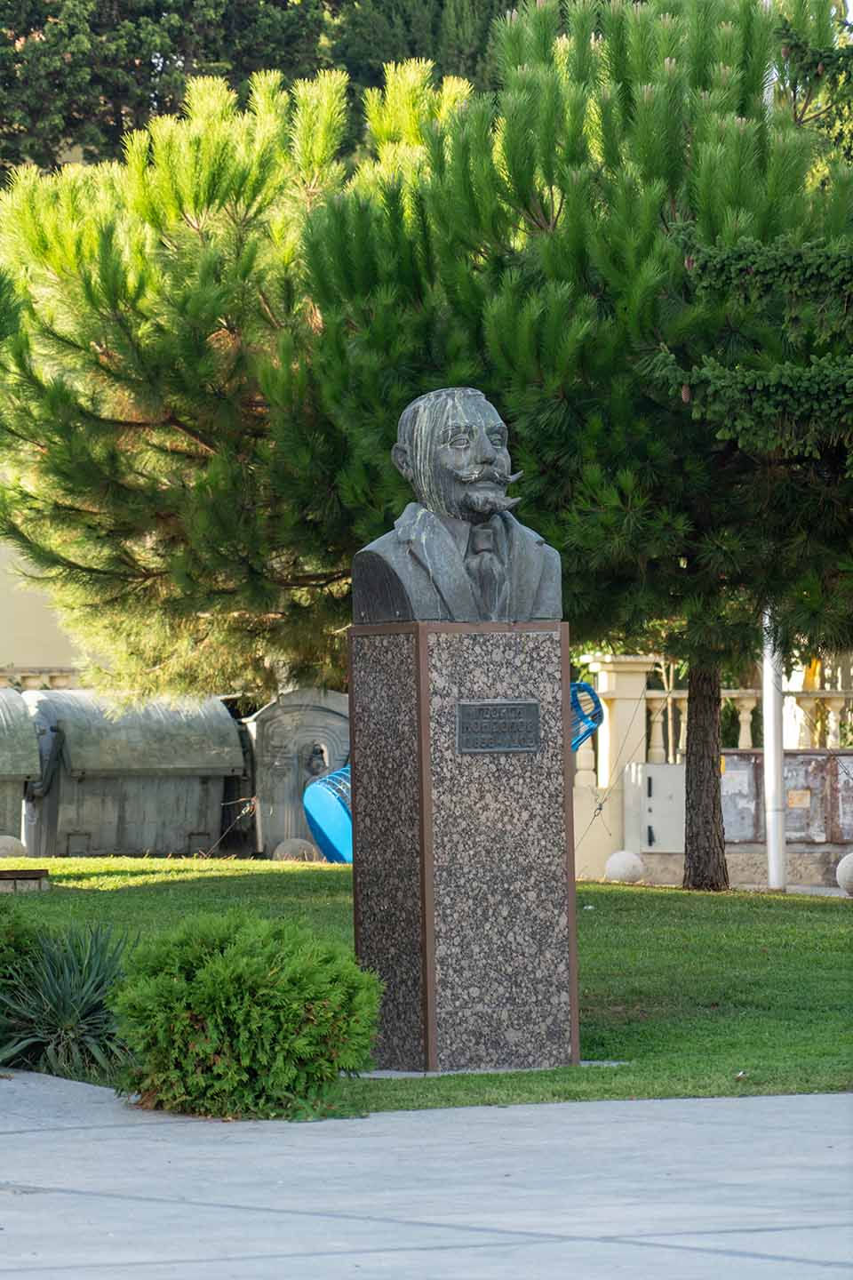 Паметник на Георги Кондолов в Царево