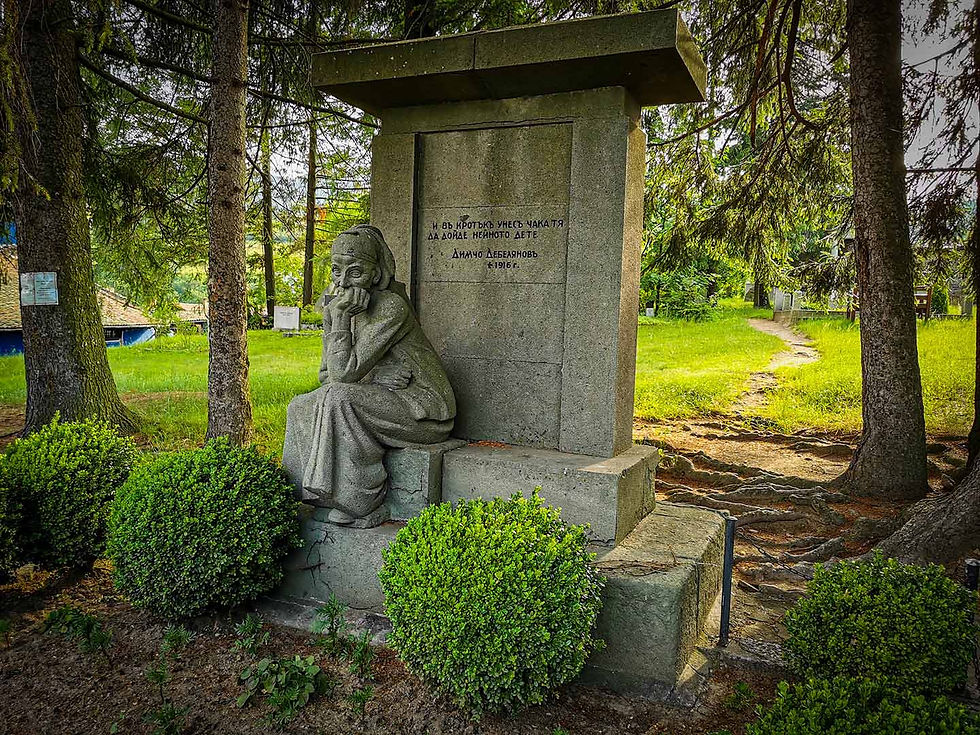 The sculpture "Mother", placed on the grave of the poet Dimcho Debelyanov in 1934