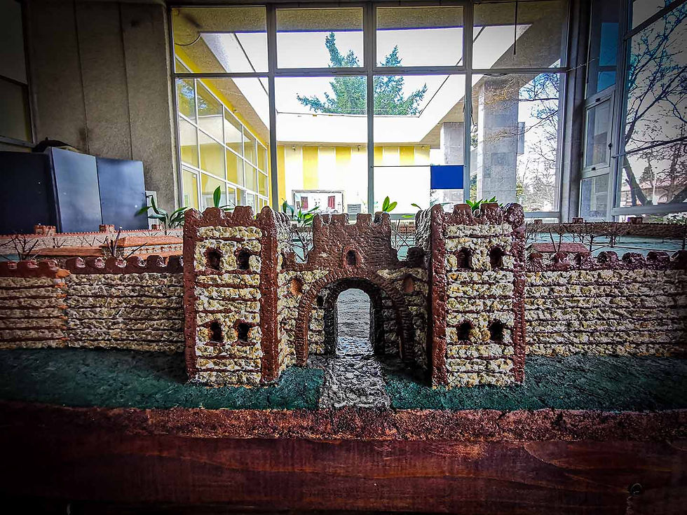 A 1:150 scale model of the city of Emperor Diocletian can be seen today in the Tourist Information Center of the city of Hisarya