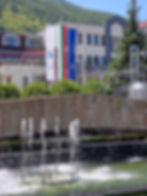 Фонтанът пред сградата на община Сапарева баня