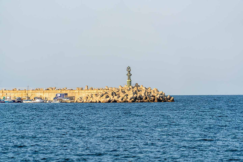 Фарът-скулптура в Царево