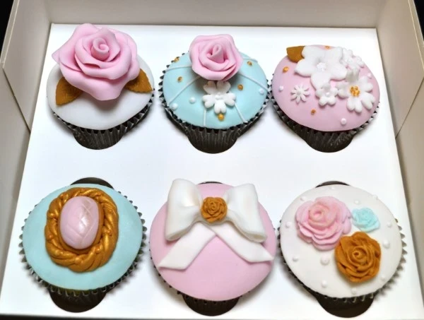 Bespoke vintage-style cupcakes with delicate floral decorations, perfect for celebration in Solihull, West Midlands.