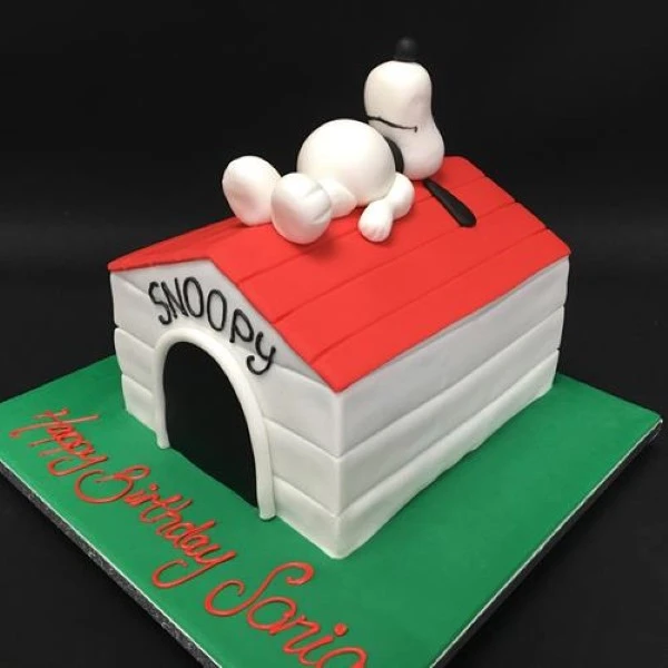 Adorable Snoopy kennel themed cake with intricate design, perfect for a dog lover's celebration.