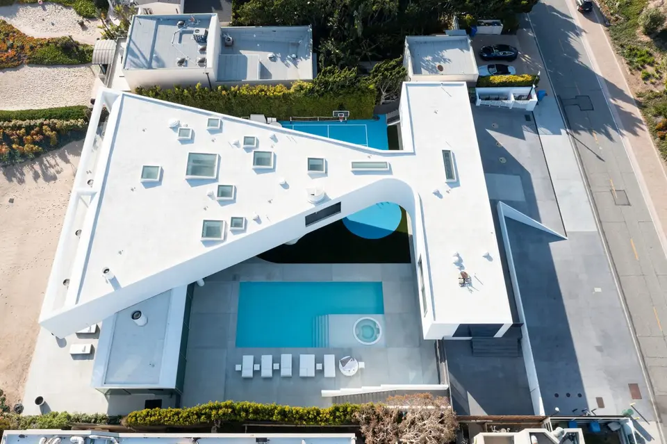 Coast Line Residence