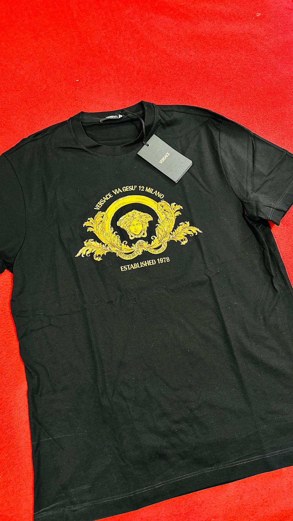 Miniatura: Playera Coupe Blazon con Medusa y logo barroco Bordado 