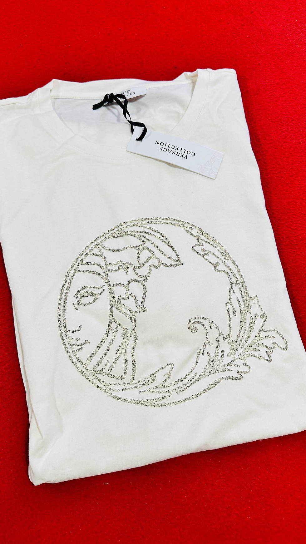 Miniatura: Playera color marfil con diseño de medusa en pedrería 