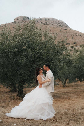 Sunset-Shooting unter Olivenbäumen in Igoumenitsa (Griechenland). Hochzeitsfotograf Sandy Schuster.