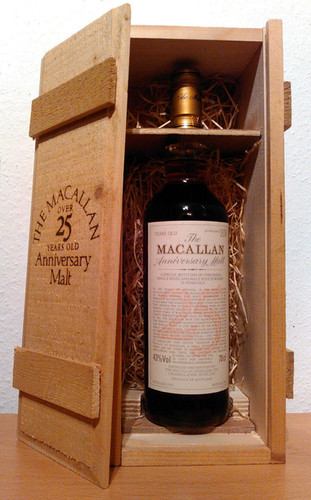 Macallan 25 Years The Anniversary Malt 1974 Sherry Oak + Wooden