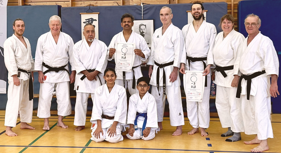 Carlos Molina rief und viele sind gekommen - Berliner Shito Ryu Adventslehrgang mit Danprüfungen