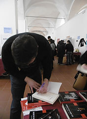 LUCA-MASINI-autografa-un-li.jpg