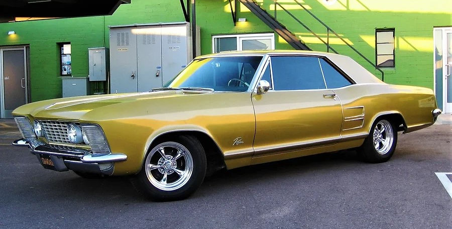 1963 Buick Riviera.jpg