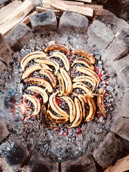 Wildniscamp Kochen auf dem offenen Feuer beim Jahresprogramm Natur Mentoring