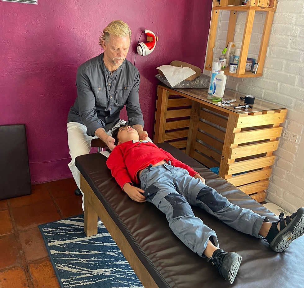 Sesión de Quiropráctica para niños por el dr. Jim Starr