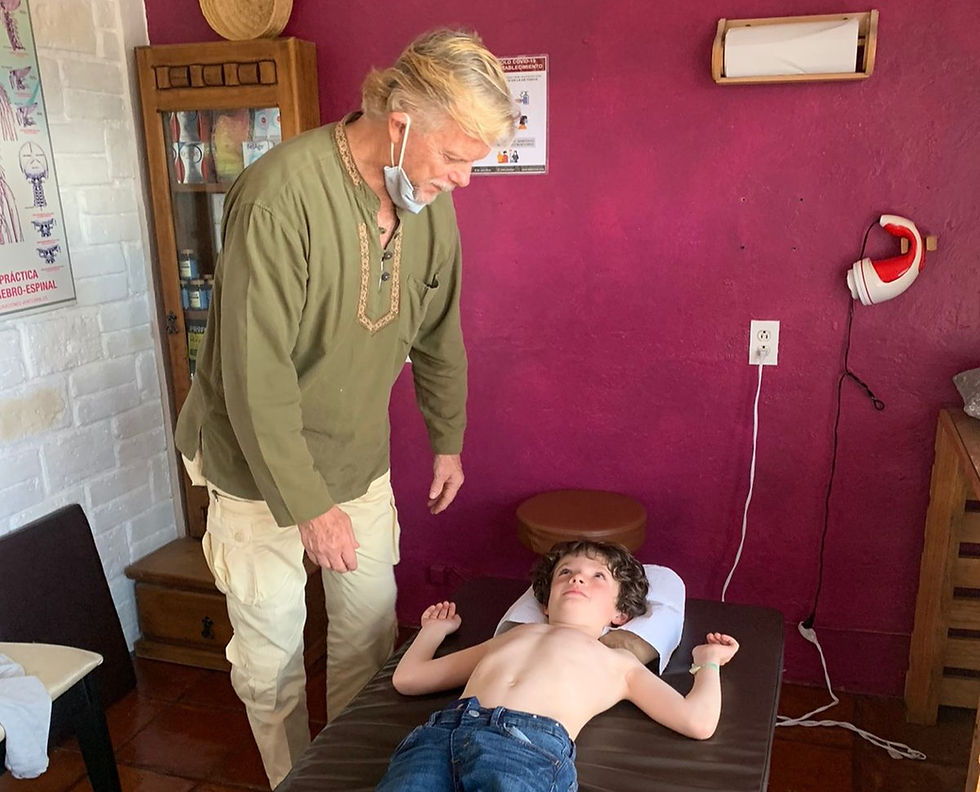 Sesión de Quiropráctica para niños por el dr. Jim Starr