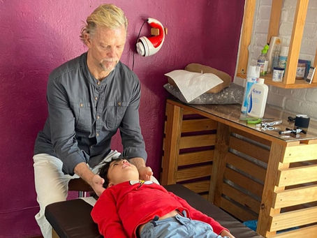 ¿Por qué Llevar a tu Hijo al Quiropráctico?