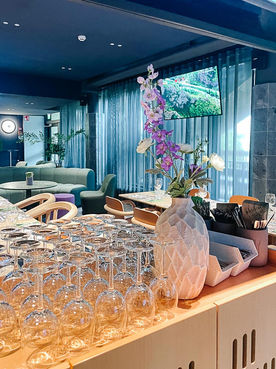 Rivin_silkkikkukat_hotellin_ravintolassa