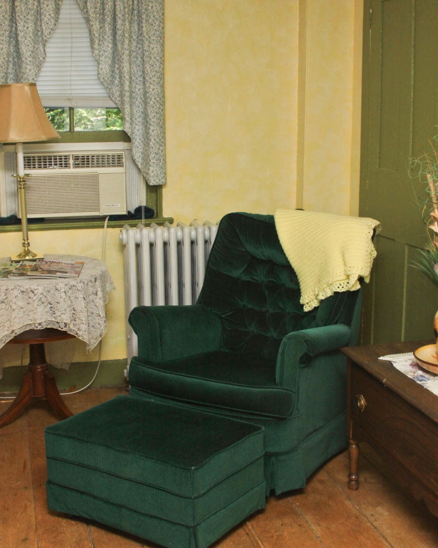 Yellow Room 9