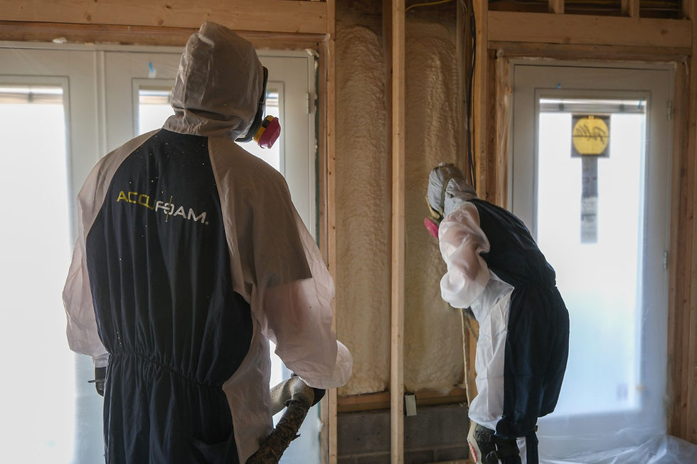 Sprayers applying closed cell HFO foam