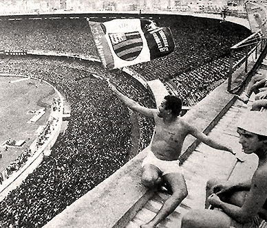 Torcedores costumavam assistir aos jogos da marquise Foto Paulo Moreira Agência O Globo.jp