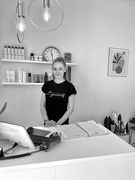 Friseurin, Mitarbeiter, Frisur, Haarschnitt, Farbe, Strähnen, Bisamberg