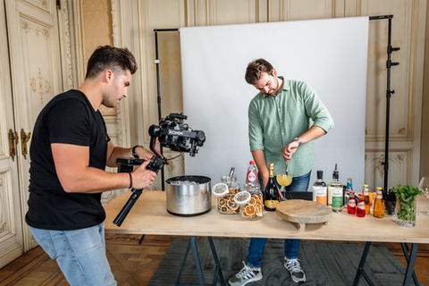 Video opnames in onze creatieve studio in Sinaai-Waas in het hartje van het Waasland. Videograaf in Sint-Niklaas, bedrijfsfilms laten maken in Sint-Niklaas. #lennertdegelin #degelinmedia #DegelinMedia #LennertDegelin #videoproductie  #bedrijfsvideo  #Sint-Niklaas #Waasland #commercial  #employerbranding  #vacaturevideo #bedrijfsvideo's #filmmaker #freelancefilmmaker #videograaf #belgië #videograafwaasland #filmmakerwaasland #bedrijfsfilm 