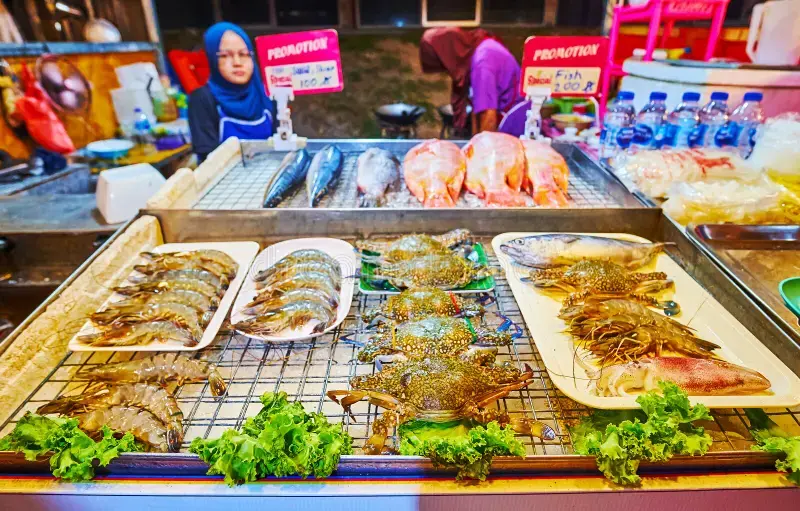Local street vendors and restaurants in Krabi Town offer an authentic taste of Thai cuisine, providing a delightful culinary experience for food enthusiasts.