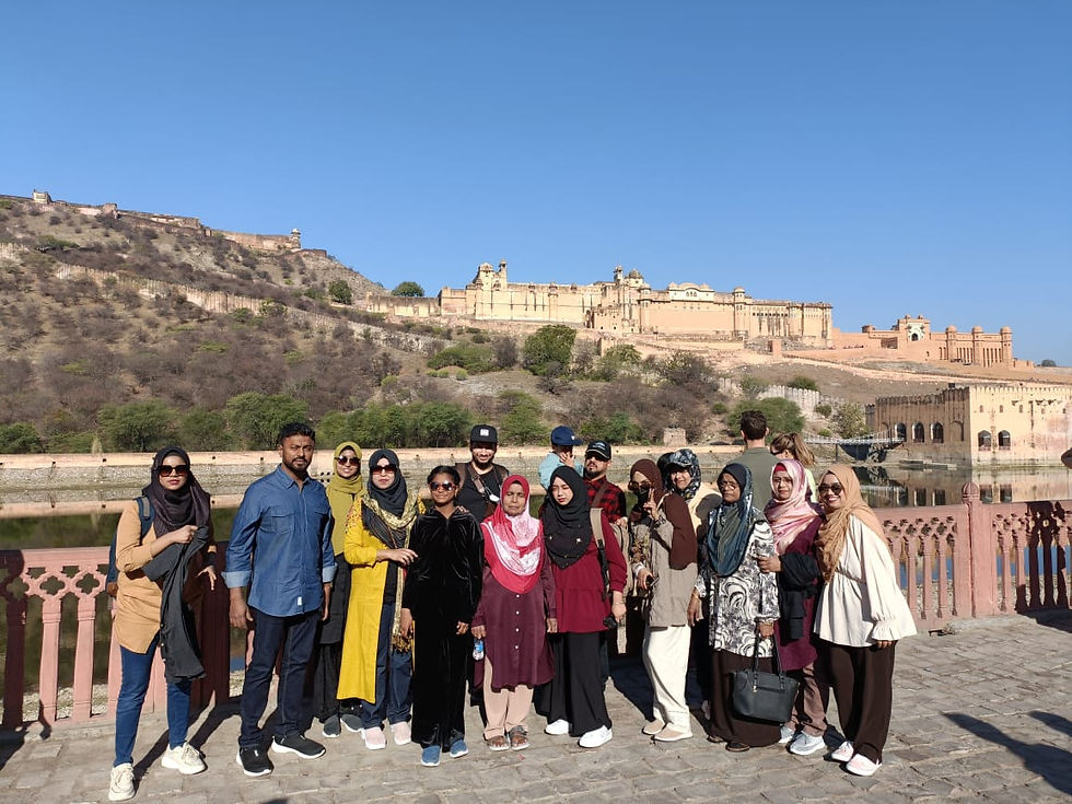 Thumbnail: Amir Fort Delhi group picture