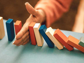 Rester droit quand tout vacille.