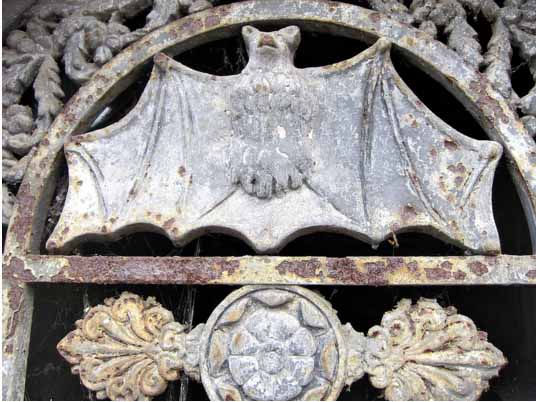Quando o Morcego Virou Vampiro — Uma Genealogia Iconográfica em Três Cemitérios