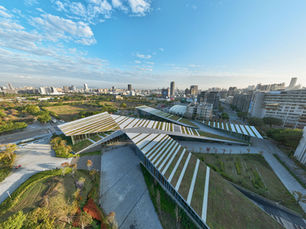 逢甲大學共善樓落成 全臺唯一校園地景建築