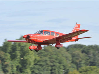 PA28 F-GVOZ en finale à Darois