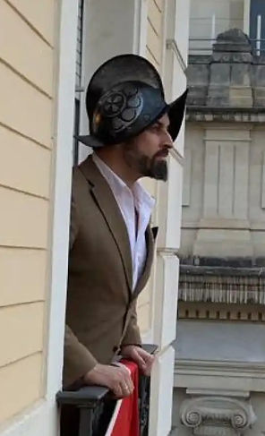 Abascal casco conquistador.jpg